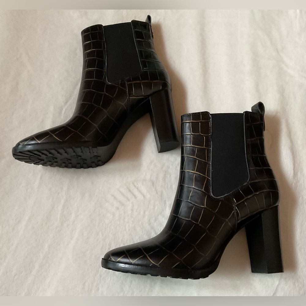 LAUREN Ralph Lauren Women Mylah Bootie Black/Modern Gold Size 8 - Picture 4 of 9